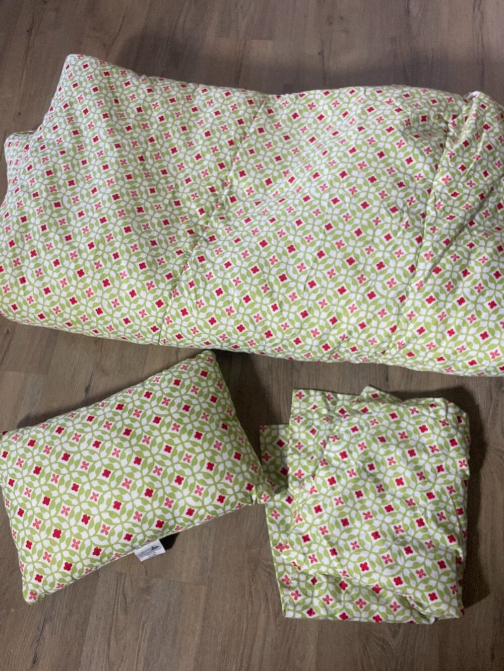 Fiesta Red Green Floral Reversible Full Comforter 3 Pc Set 80" x 83"!